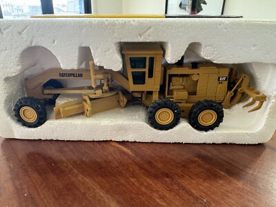 Miniature NZG 1/50 – Niveleuse Caterpillar 16G – Modèle De Collection