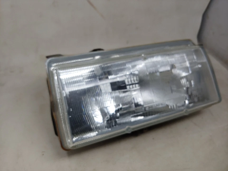 SUBARU GL 1989 sedán pasajero faro luz montaje usado OEM Foto 3 de 4