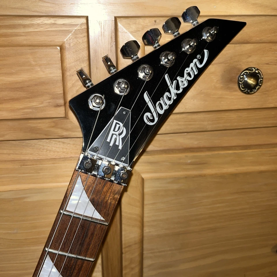 JACKSON RHODES FLYING V FLOYD ROSE BLACK ELECTRIC GUITAR - Image 3 of 4