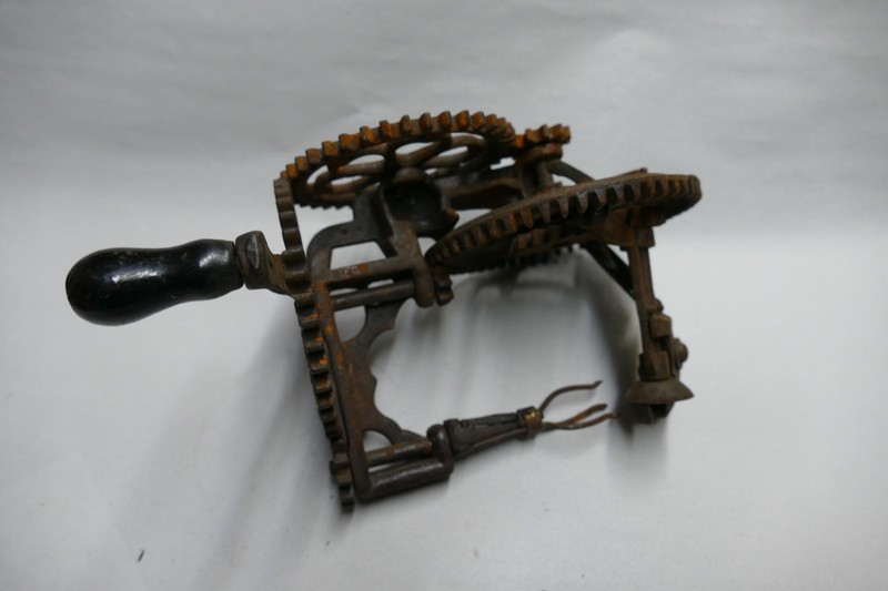 antique cast iron hand crank apple peeler