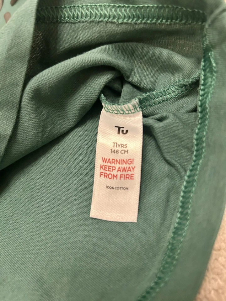 Boys CHRISTMAS T-shirt, Cool Music Theme, Size 11-12 Years, Good Condition  - Image 2 of 2