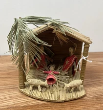 Vintage Handwoven Palm Leaf Nativity Manger Straw Folk Art Ecuador 1970s