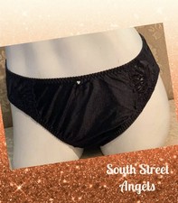 VINTAGE WACOAL 84174  BLACK  EMBROIDERED Hi-CUT BRIEF PANTIES  SMALL