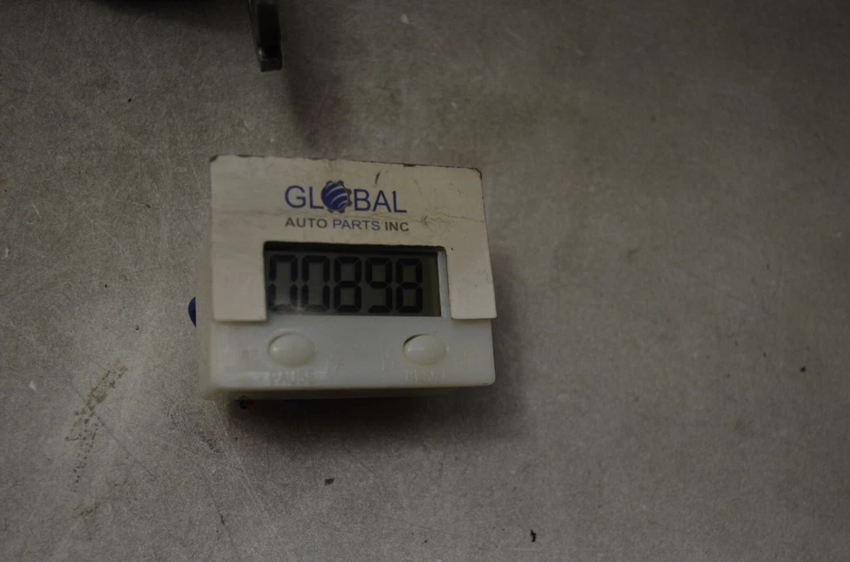 2009 - 2012 年道奇 RAM 2500 前右乘客门 HINGE STRIKER 套装 原始设备制造商 — 第 2/4 张图片