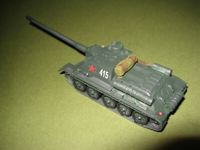 Russischer Jagdpanzer SU-100 1945 vor Berlin. (Trident 1:87)