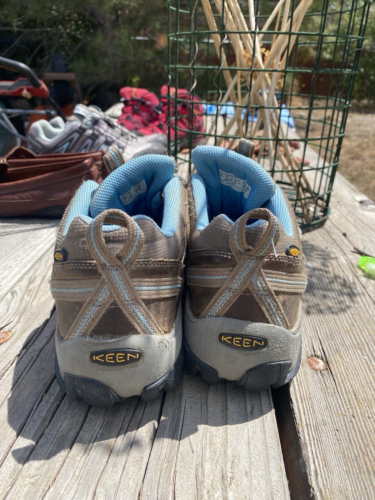 Scarpe basse da trekking KEEN Voyageur da donna 9 in pelle marrone blu