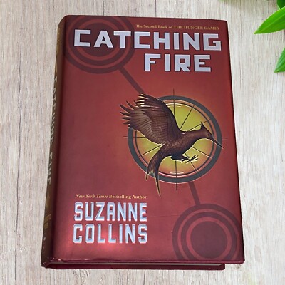 Catching Fire by Suzanne Collins Hardcover Book 1st Edition 2009 like new