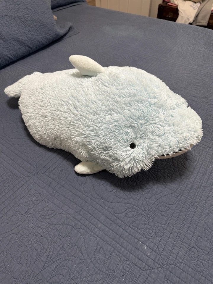 Travesseiro/brinquedo de pelúcia 26” Pillow Pets Originals Blue Dolphin Squeaky 2010 - Imagem 3 de 4