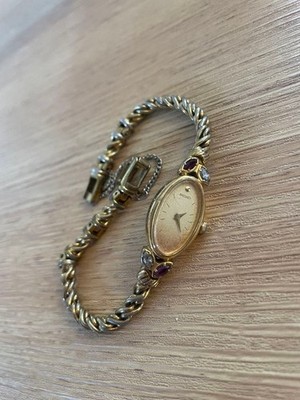 Seiko 1E20-5760 Vintage Ladies Watch Gold Oval Dial Twist Bracelet