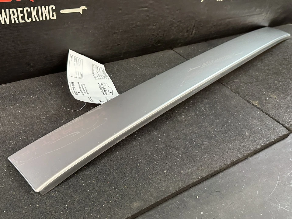 17-20 FIAT 124 SPIDER PARABRISAS MOLDURA CENTRAL GRIS 42A ID N243508X1 Foto 2 de 4