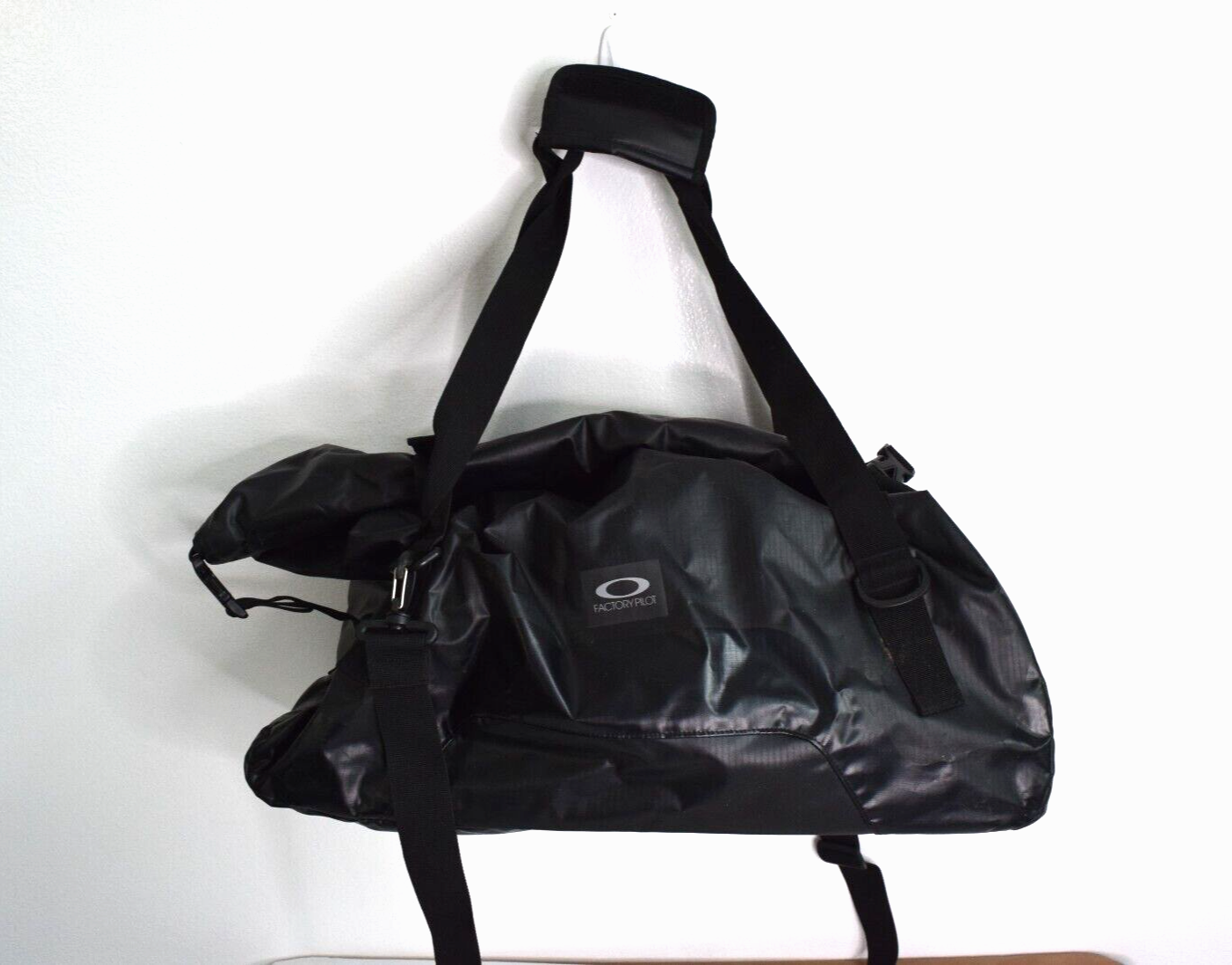 Oakley Factory Pilot Roll Top Duffle Bag Blackout Black42L | eBay