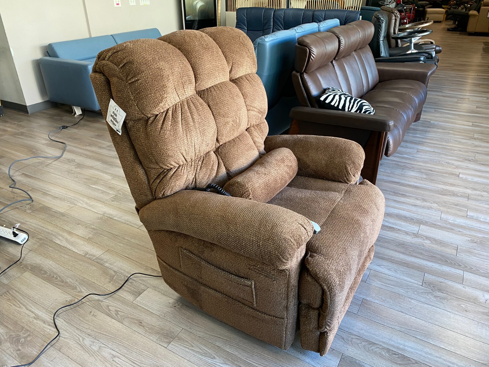 Mega Motion Windermere Lay Flat Zero Gravity Lift Chair Recliner Venus