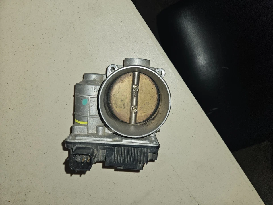Infiniti G35 2003 cuerpo del acelerador. Fue retirado del motor vq35 en funcionamiento. En trabajo Foto 3 de 4