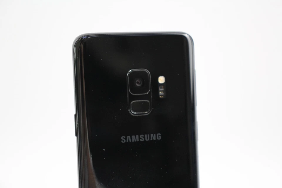 Samsung Galaxy S9 (Unlocked) 64GB Midnight Black Grade B Original Box - Image 4 of 4