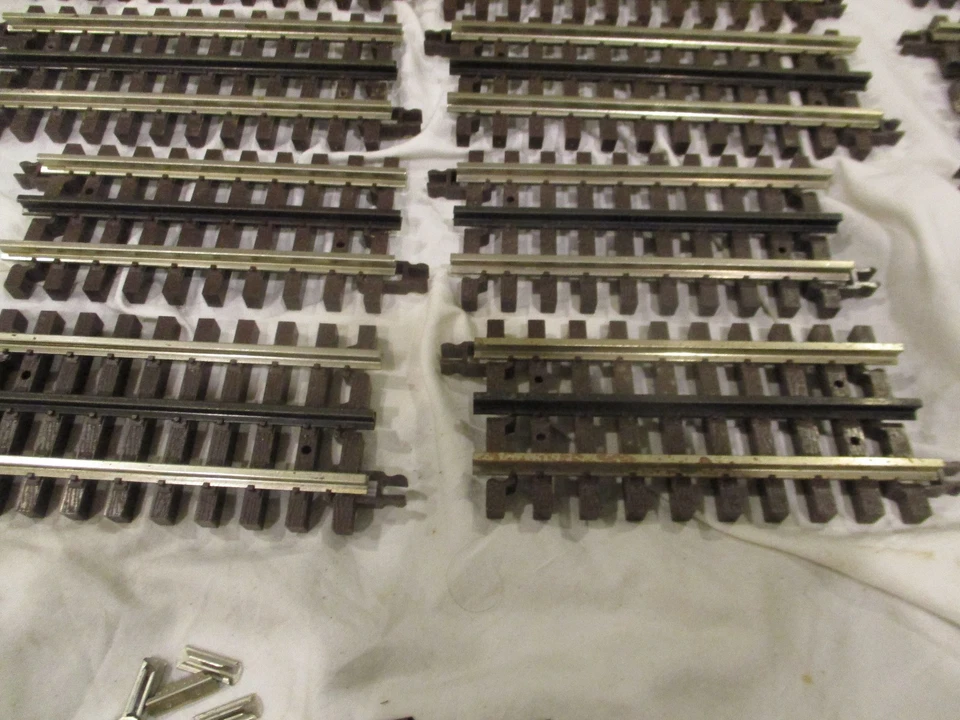 27 Atlas O Gauge 3 rail tracks 9 #6043 027 full curve 2 1/2 curve 16 asst - Image 3 of 4