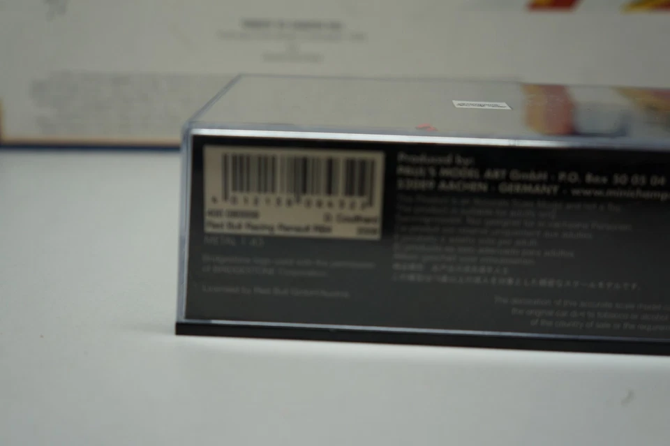 MINICHAMPS /F1 2008 REDBULL RACING RB4 -DAVID COULTHARD  - 1/43 SCALE MODEL CAR - Image 3 of 4