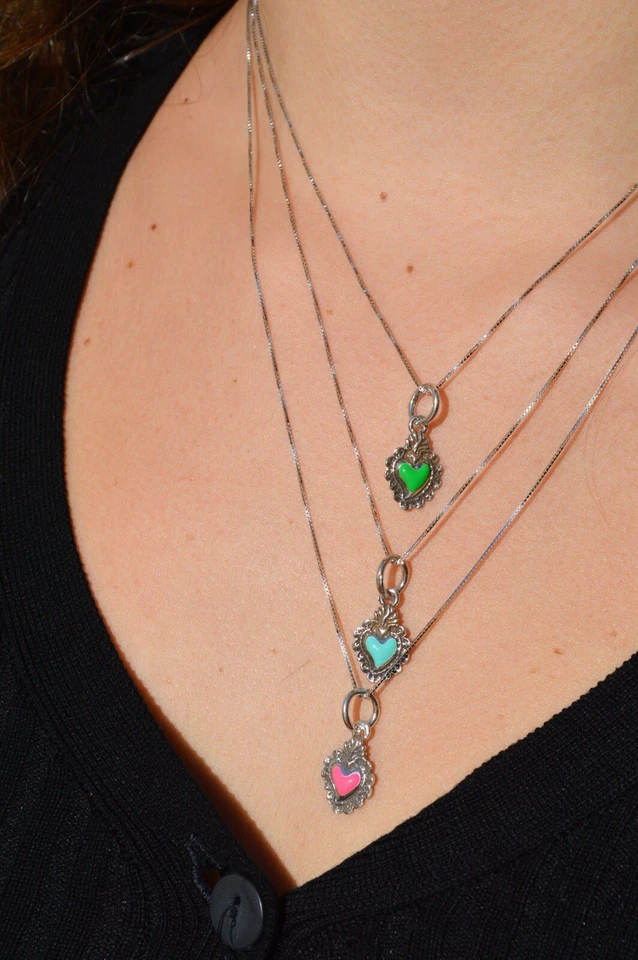 Collana con ciondolo cuore sacro in argento 925 smaltato - Immagine 4 di 4