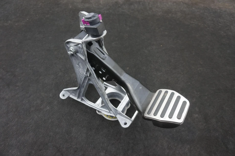 Brake Foot Pedal Bracket Sensor Assembly OEM 4S1723031J Audi R8 4S 2017-23 Foto 2 de 4