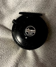 Shakespeare 2561 Fishing Reel With Line Vintage