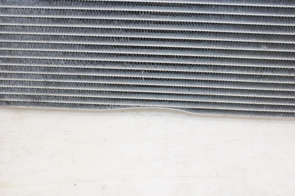 Condensador de aire acondicionado Fiat 124 Spider 2017-2019 OEM **doblado** HP65 Foto 4 de 4