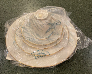 LENOX COURTYARD GOLD 5 Piece Place Setting NEW in BOX