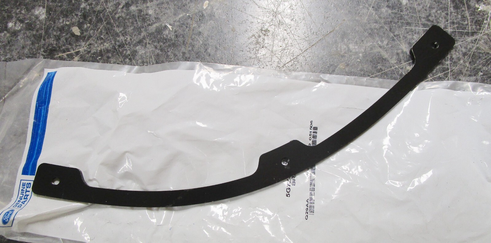 2005,2006 FORD GT GT40 SUPERCAR FACTORY OEM FACIA TO SPLITTER BRACE R.H. 05/06