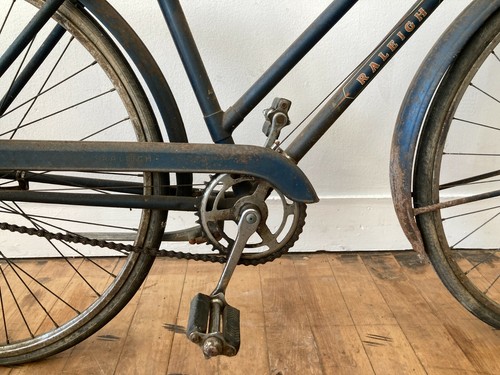 1957 Raleigh step-thru - 18" antique bicycle - Picture 5 of 12