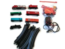 Scale Bachmann GP40 Diesel Locomotive Santa Fe #6067 & Caboose with addiontal ba