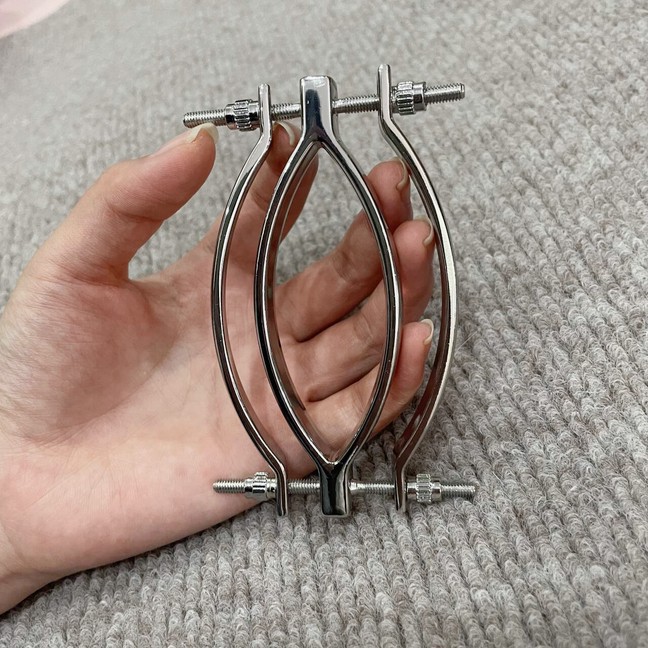 Adjustable Vaginal Clamp Labia Clip Stretcher Women Torture Couple Sex adjustable-vaginal-clamp-labia-clip-stretcher-women-torture-couple-sex