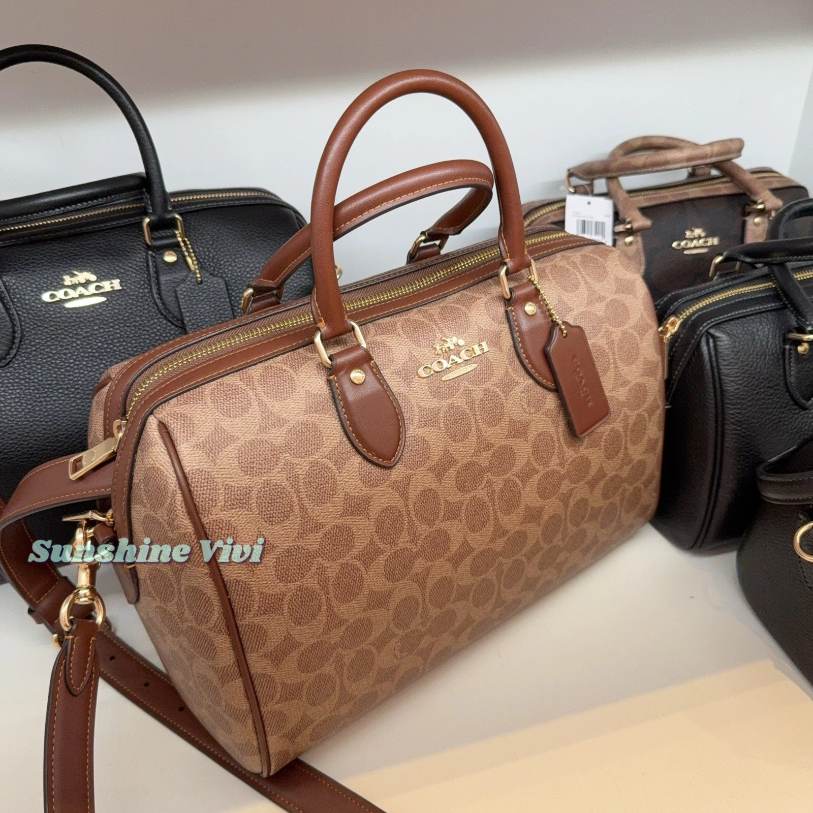 Borsa a tracolla grande Coach Rowan nuova con etichette in tela firmata CV959 oro marrone marrone chiaro