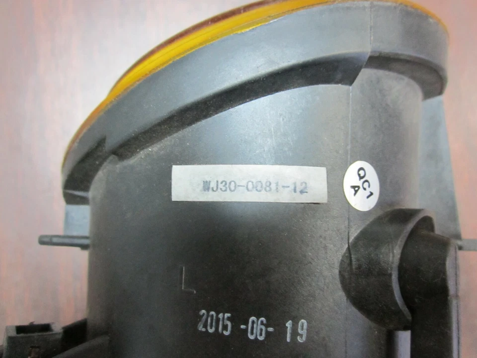 01-06 BMW E46 M3 3 Series M Tech Sport Fog Light Yellow Amber LEFT LH DRIVER⭐S5⭐ - Image 3 of 4