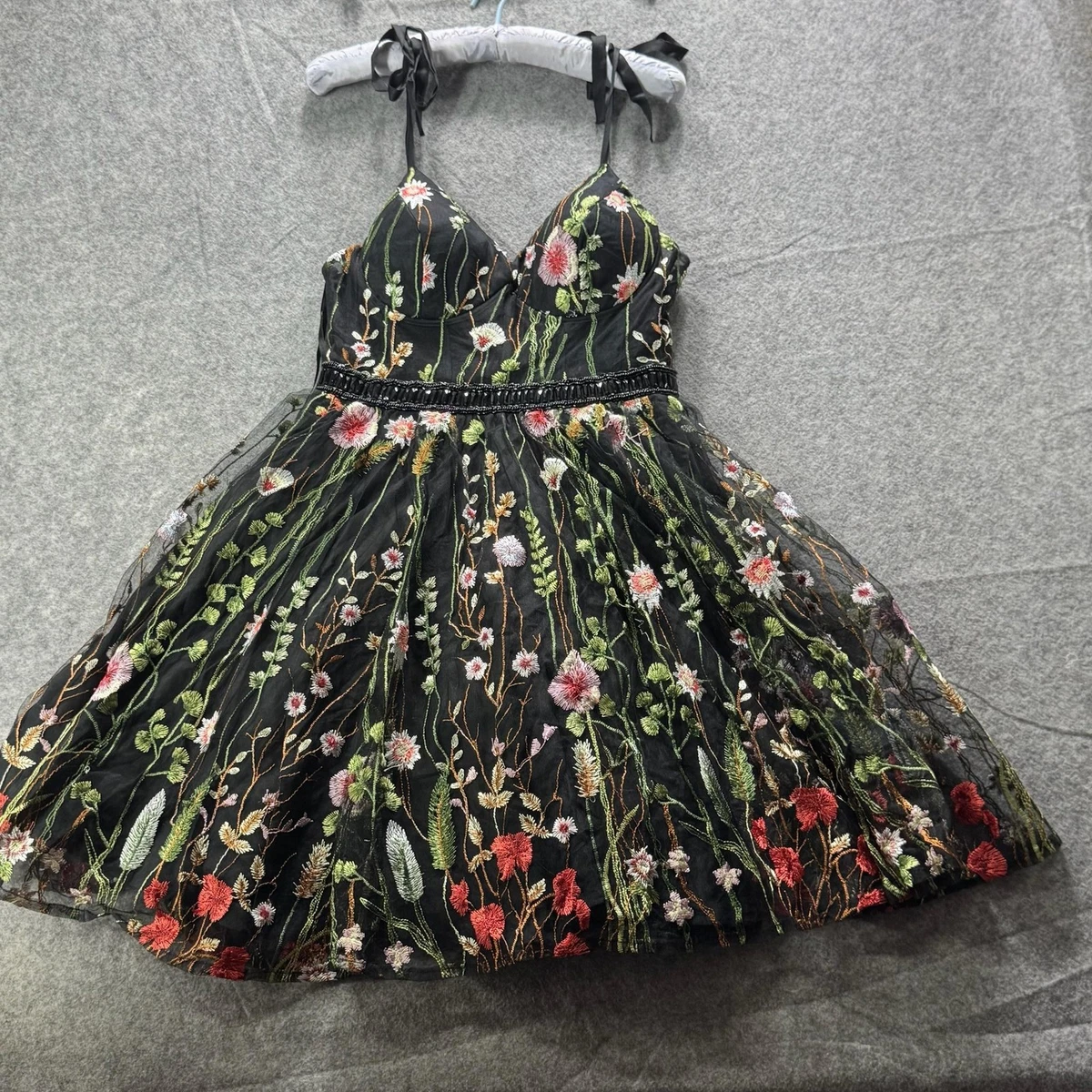 Mac Duggal Women display picture 1