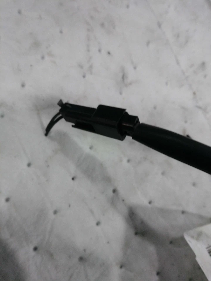 2008 Chevrolet Trailblazer Red Seat Belt OEM 19148782 156k Miles - Image 2 of 4