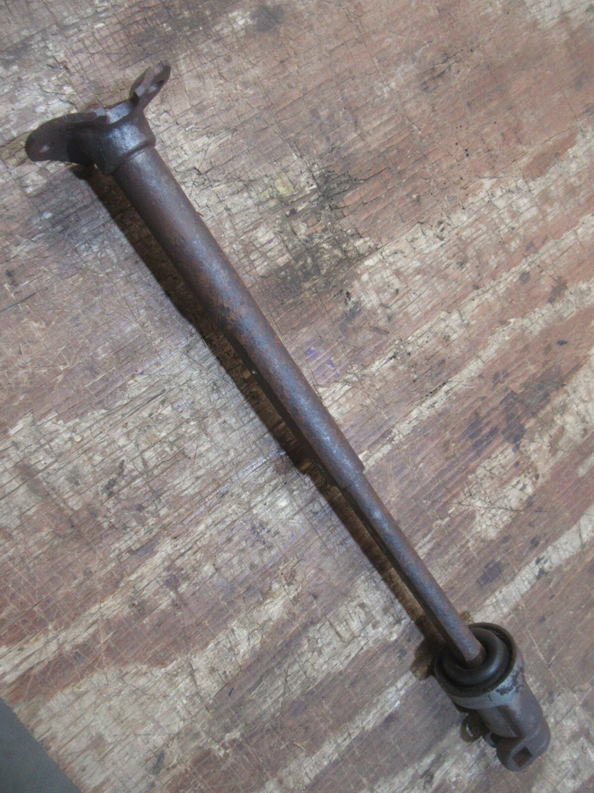 1970 Ford F100 truck steering column gear box linkage shaft piece