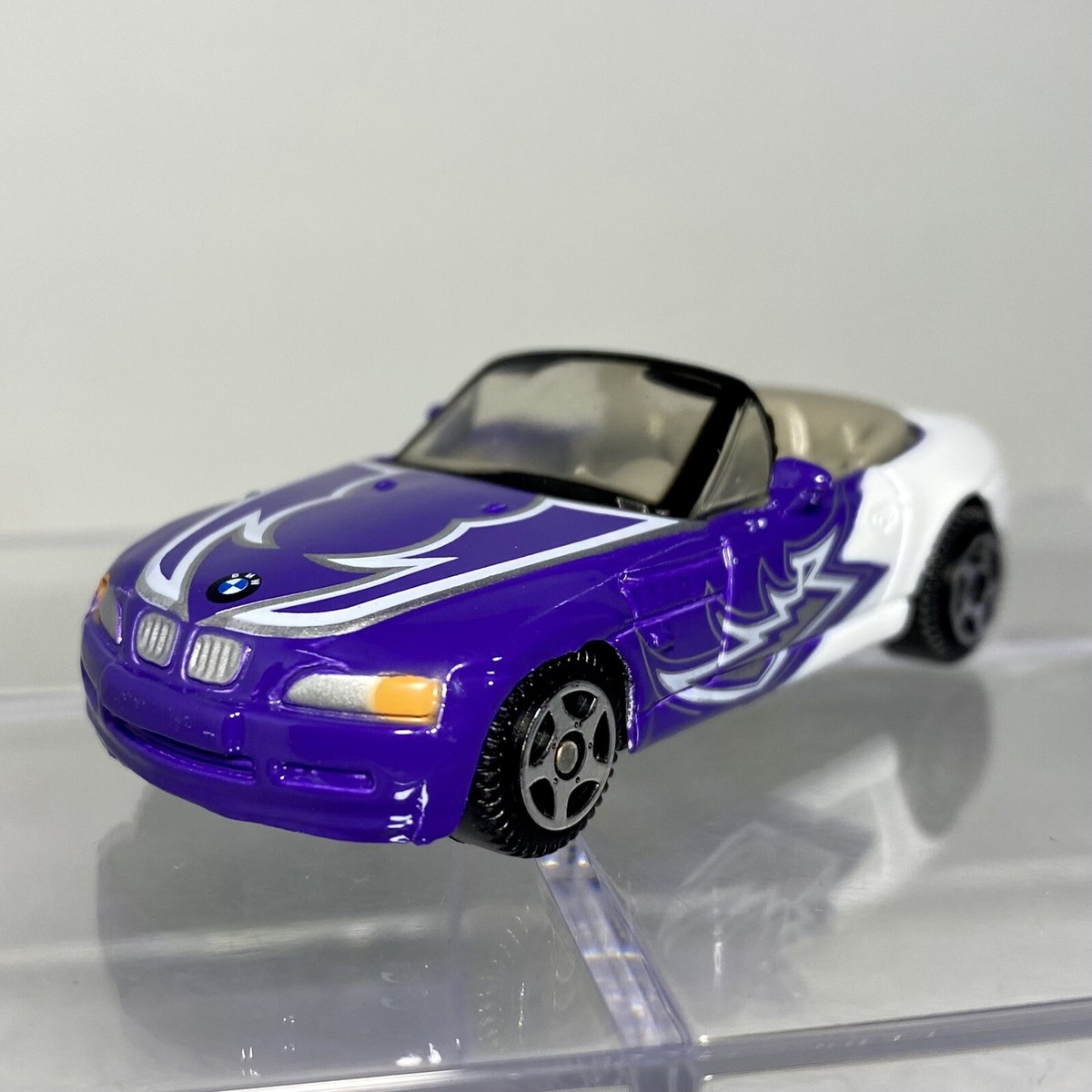 MotorMax #6001 BMW Z3 Convertible 1:64 Diecast Purple-White