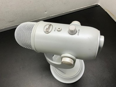 Blue Yeti Professional Multi-Pattern USB Condenser Microphone A00132