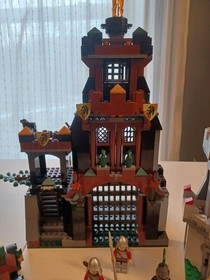 LEGO Kingdoms 7947  PRISON TOWER & 7948 OUTPOST ATTACK set Lot