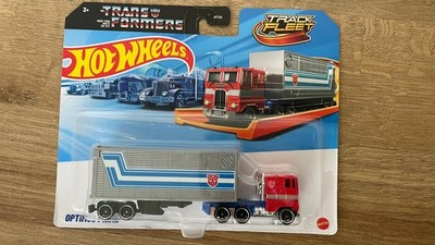 Optimus prime  track fleet   Hot wheels   NEW  1:64