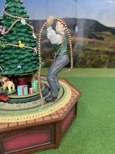 Enesco - Animated & Musical Gilmore Family Christmas- #577464 - Picture 2 of 16