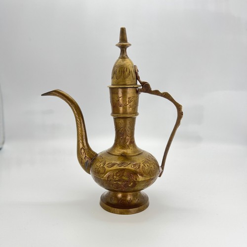 Vintage Solid Brass Aftaba Ewer Water Pitcher Genie Lamp Etched From India - Foto 2 di 8