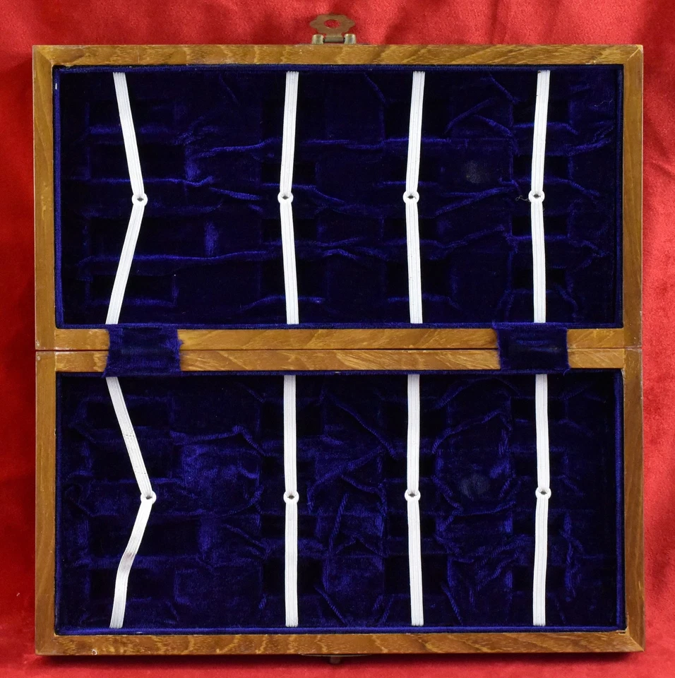 Muy Bonito Tablero de Ajedrez Plegable Vintage 13" Forrado Terciopelo Azul y Cofre de Almacenamiento Foto 3 de 4