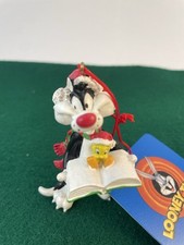 1998 Looney Tunes Sylvester and Tweety Caroling Christmas Ornament