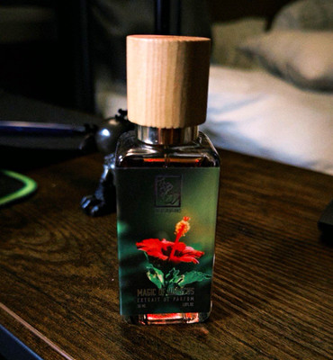 The Dua Brand Magic Of Hibiscus 1 fl oz Extrait de Parfum Spray Regular Size