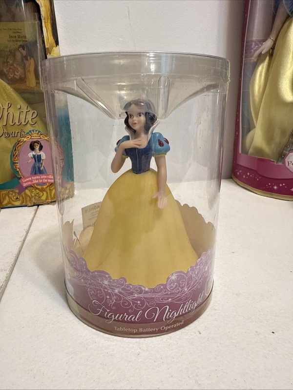 NIB Disney Snow White Princess Glowing Tabletop Battery Night Light 6” Figural
