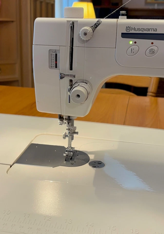 Husqvarna Viking Mega Quilter máquina de coser de alta velocidad Foto 3 de 4