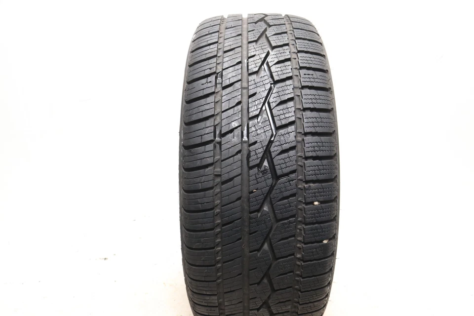 Toyo Celsius 225/45R18 usado - 95V - 9,5/32 sin reparaciones Foto 2 de 4