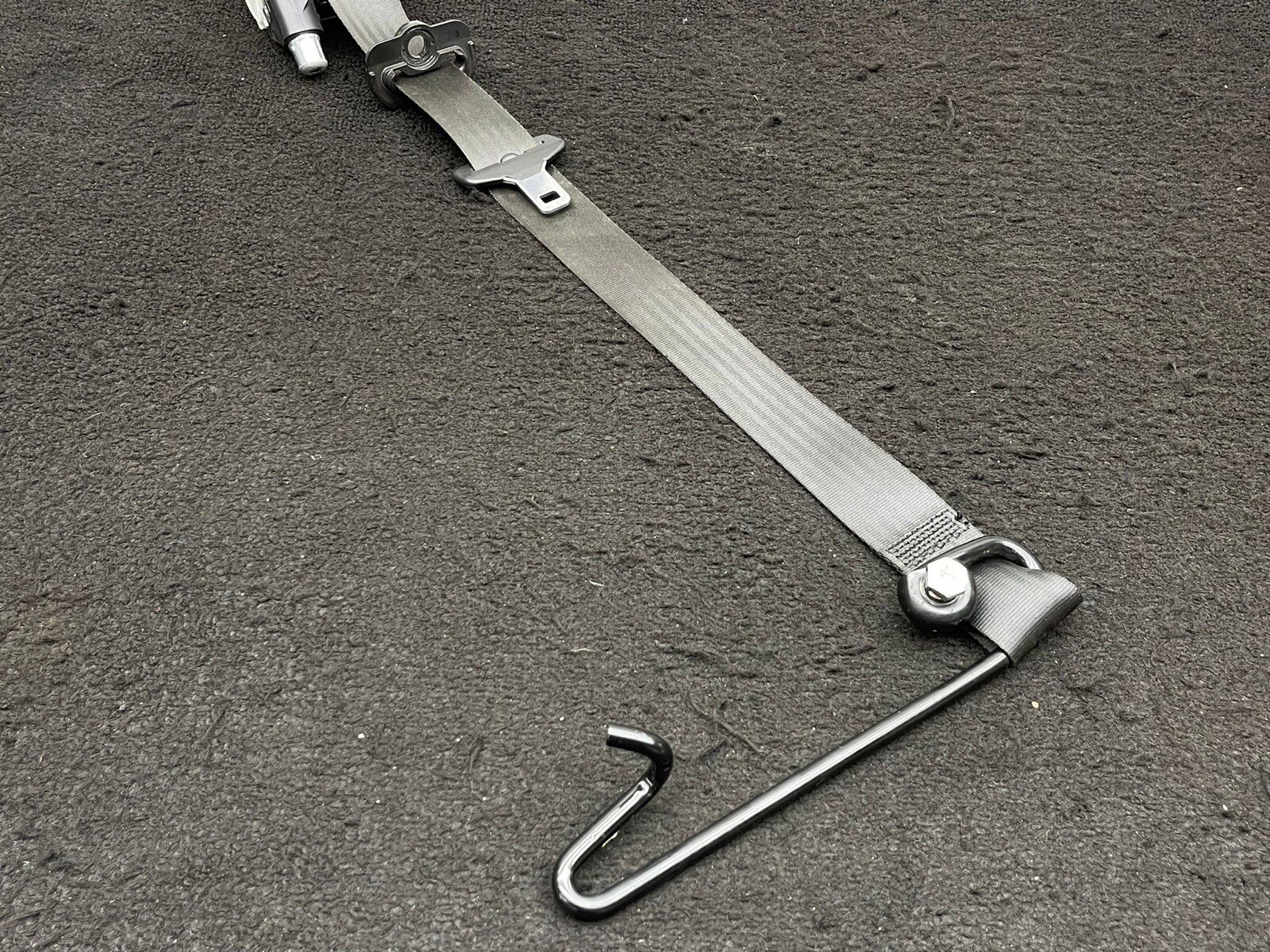 2015 MASERATI GRANTURISMO OEM DRIVER LEFT FRONT SEAT BELT RETRACTOR