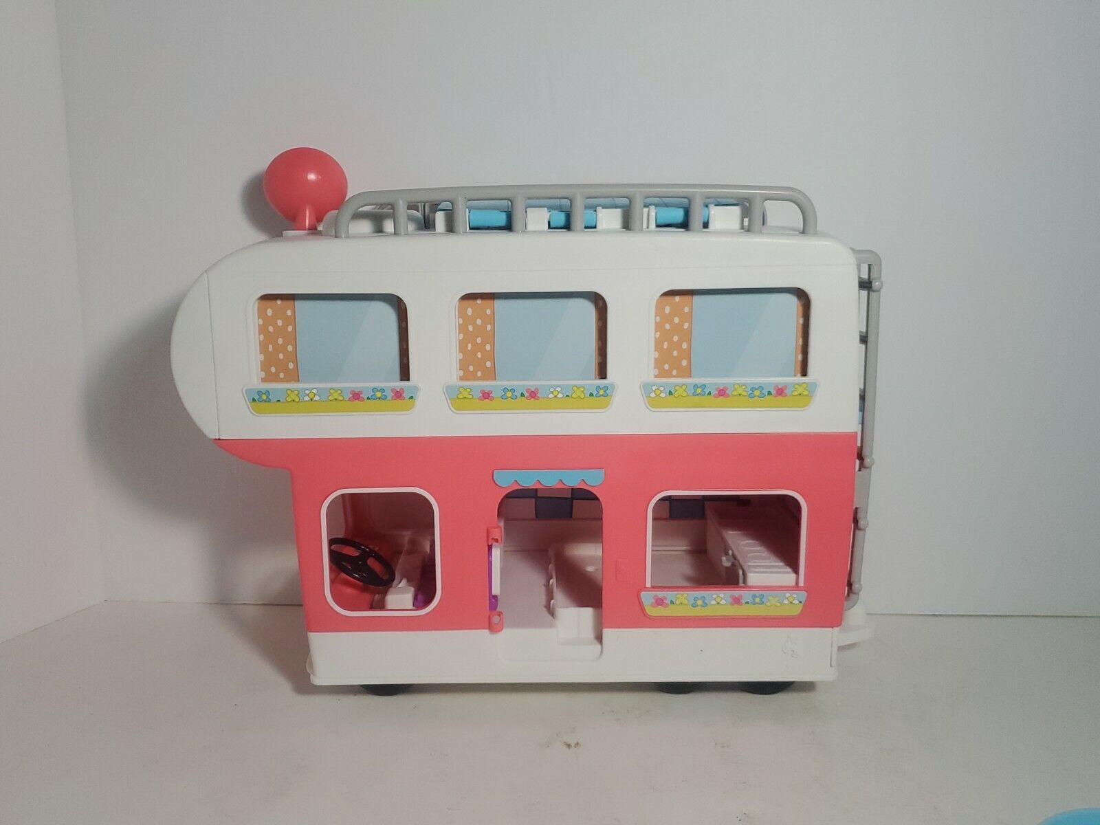 2021 Peppa Pig Peppa's Family MOTORHOME Vehicle to RV Playset NEW w/ 4  Figures