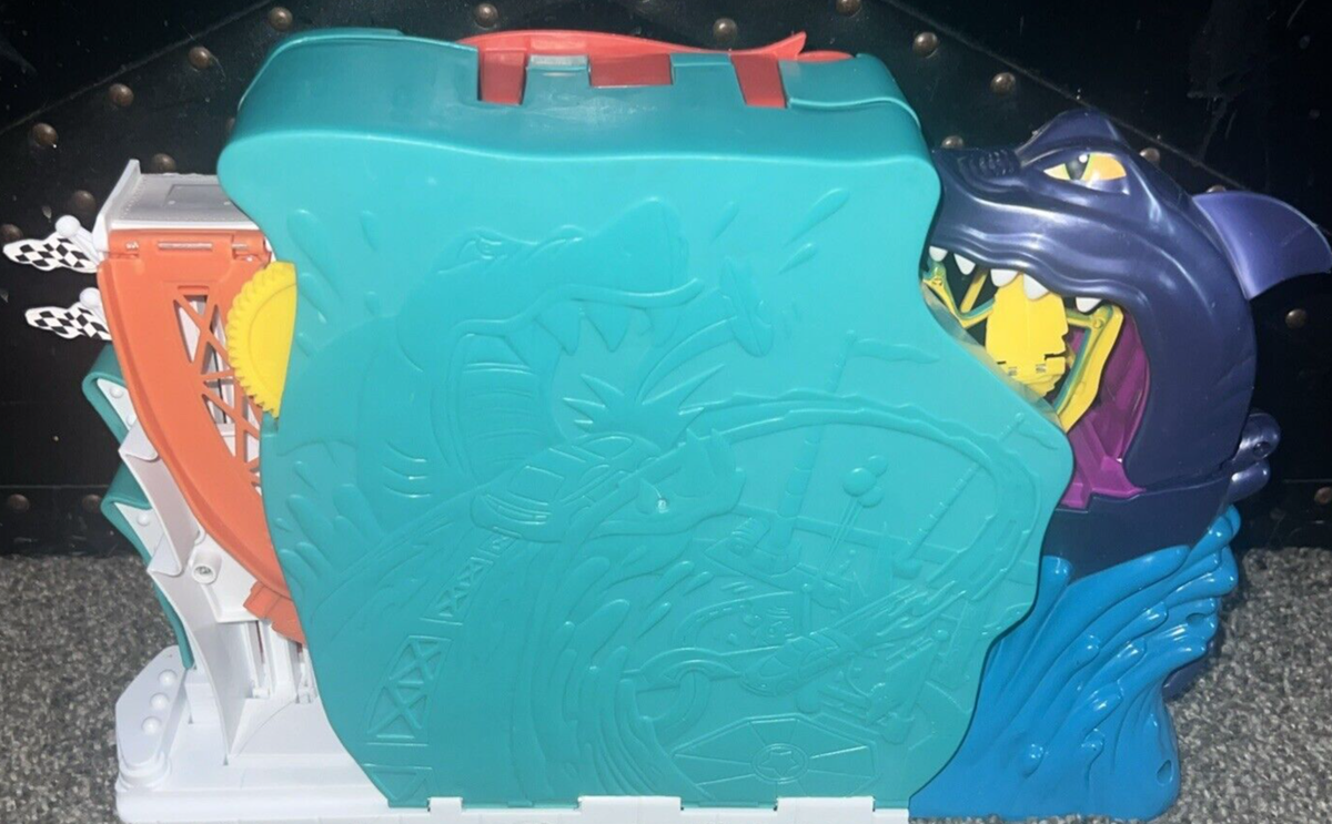 カイリキー　ポニータ　バリヤード　ディグダ　ディグダ　ミニリュウ番号なし希少裏青 Hot Wheels Shark Bite Bay Carry Track Portable Set - By Mattel