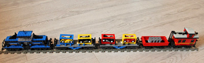 LEGO;  Eisenbahn - Großer Güterzug mit Diesellok und 4 Waggons